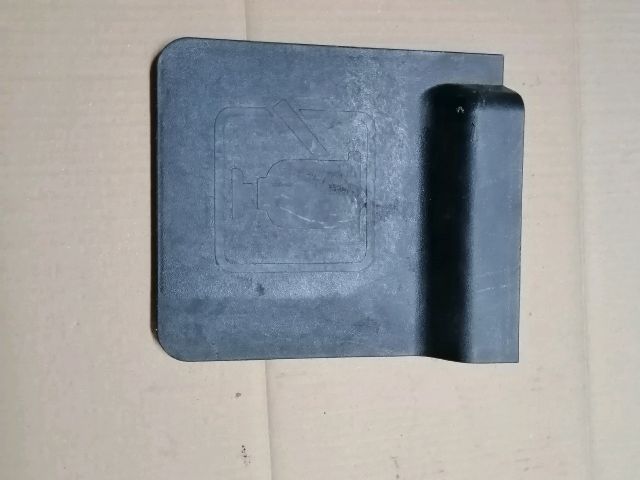 bontott MITSUBISHI PAJERO Hátsó Tároló Rekesz Fedél