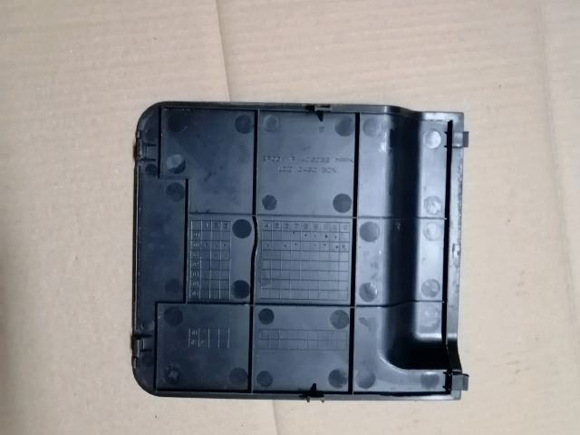 bontott MITSUBISHI PAJERO Hátsó Tároló Rekesz Fedél