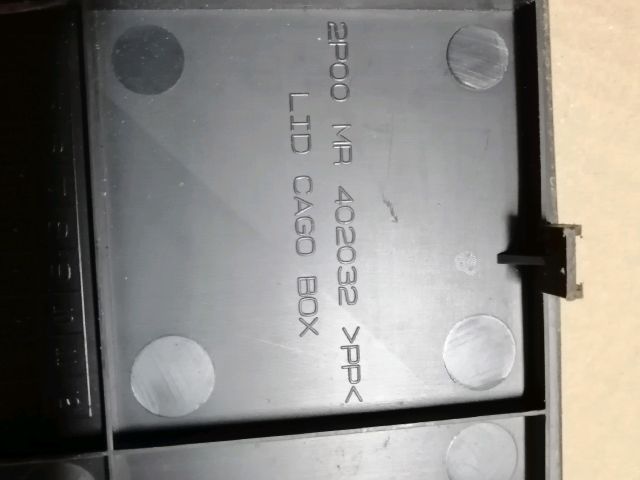 bontott MITSUBISHI PAJERO Hátsó Tároló Rekesz Fedél