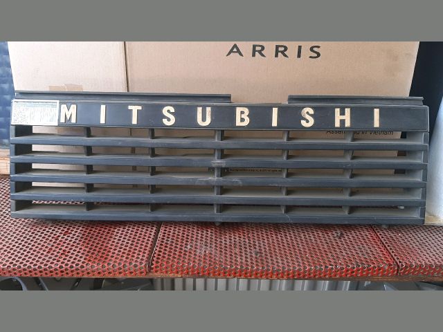 bontott MITSUBISHI PAJERO Hűtőrács