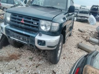 bontott MITSUBISHI PAJERO Hűtőrács