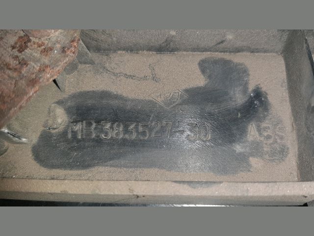 bontott MITSUBISHI PAJERO Hűtőrács