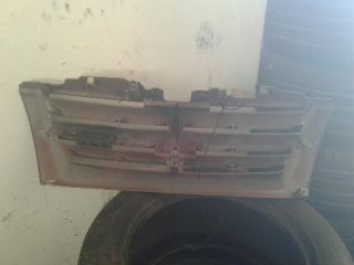 bontott MITSUBISHI PAJERO Hűtőrács