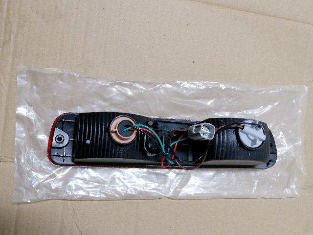 bontott MITSUBISHI PAJERO Jobb Alsó Hátsó Lámpa