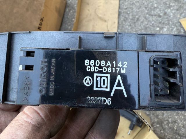 bontott MITSUBISHI PAJERO Jobb első Ablakemelő Kapcsoló