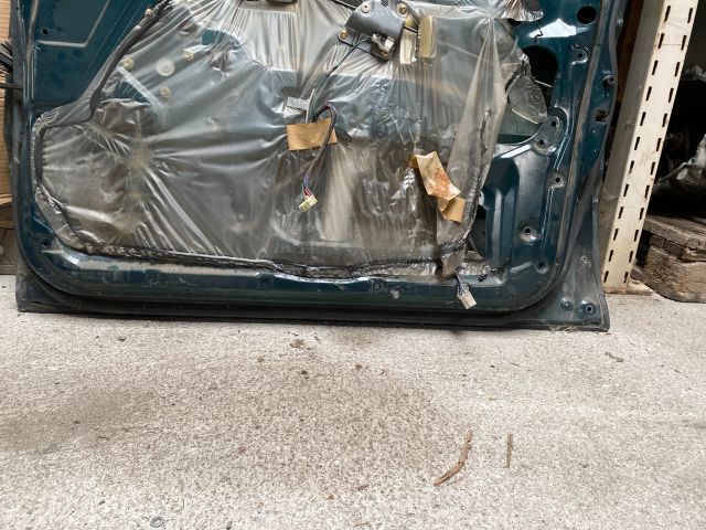 bontott MITSUBISHI PAJERO Jobb első Ajtó (Részeivel)