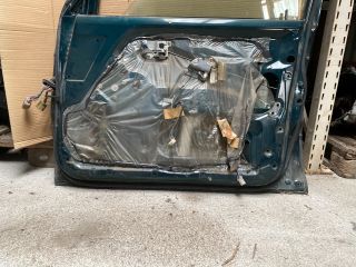bontott MITSUBISHI PAJERO Jobb első Ajtó (Részeivel)