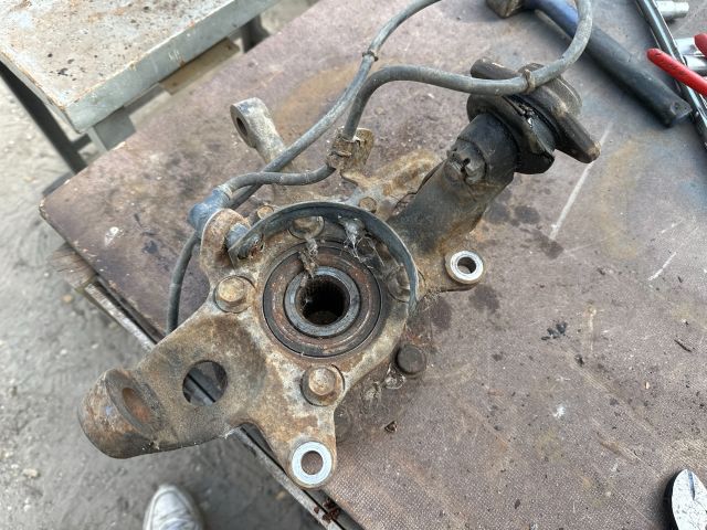 bontott MITSUBISHI PAJERO Jobb első Csonkállvány Kerékaggyal