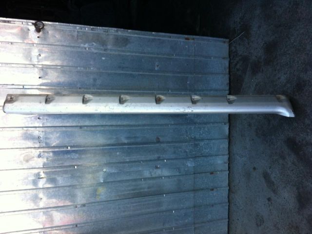 bontott MITSUBISHI PAJERO Jobb első Küszöb Díszléc