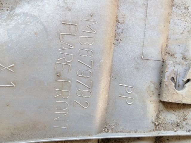 bontott MITSUBISHI PAJERO Jobb első Sárvédő Szélesítő