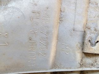 bontott MITSUBISHI PAJERO Jobb első Sárvédő Szélesítő