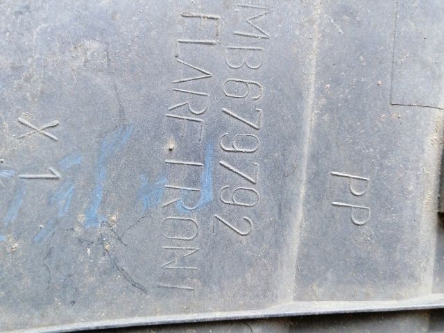 bontott MITSUBISHI PAJERO Jobb első Sárvédő Szélesítő