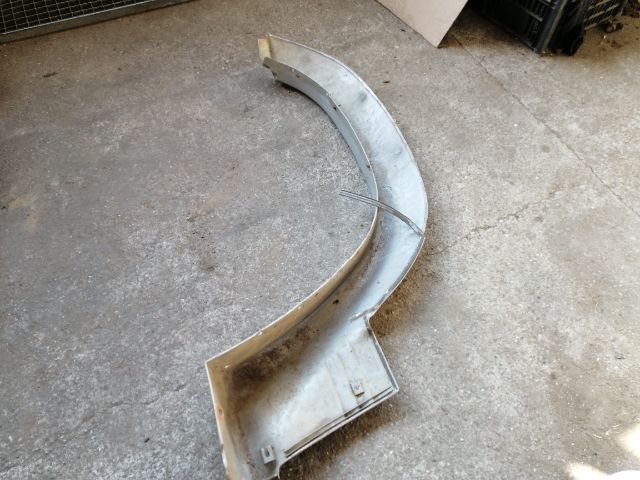 bontott MITSUBISHI PAJERO Jobb első Sárvédő Szélesítő