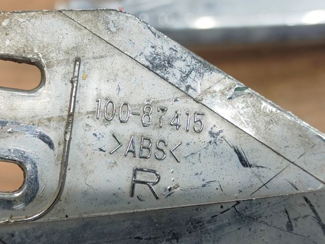 bontott MITSUBISHI PAJERO Jobb Fényszóró Lámpakeret