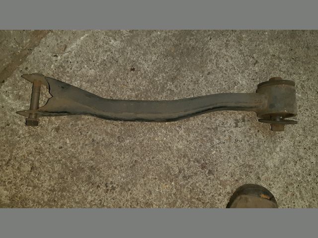 bontott MITSUBISHI PAJERO Jobb hátsó Alsó Első Lengőkar