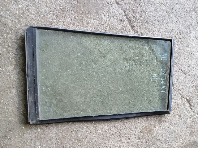 bontott MITSUBISHI PAJERO Jobb hátsó Fixüveg (Ajtóban)