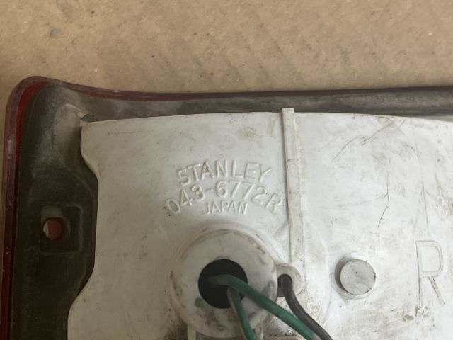 bontott MITSUBISHI PAJERO Jobb Hátsó Lámpa