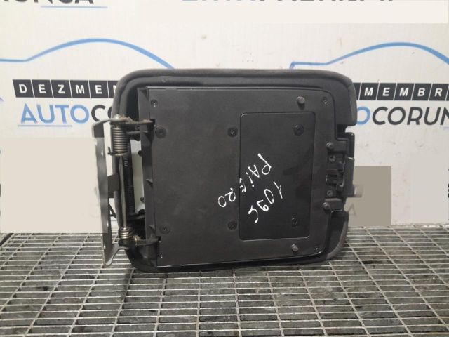 bontott MITSUBISHI PAJERO Könyöklő