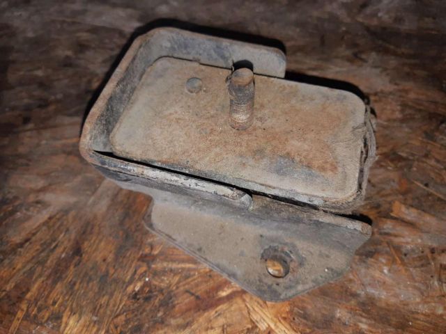 bontott MITSUBISHI PAJERO Motor Tartó Bak (Pozíciófüggetlen)