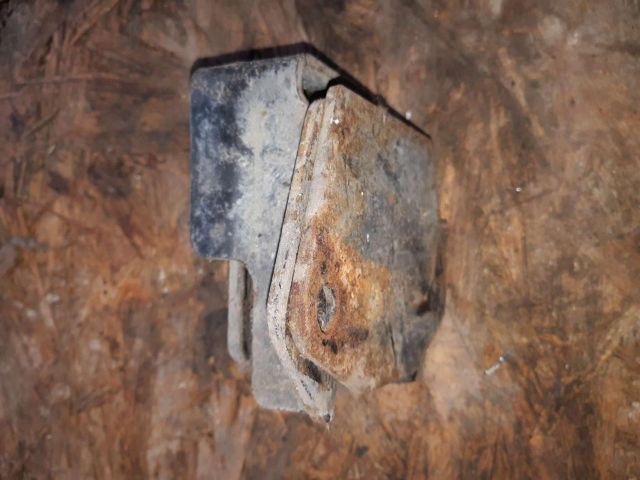 bontott MITSUBISHI PAJERO Motor Tartó Bak (Pozíciófüggetlen)