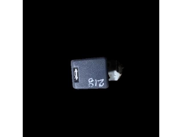 bontott MITSUBISHI PAJERO Motorháztető Nyitó Kar / Gomb