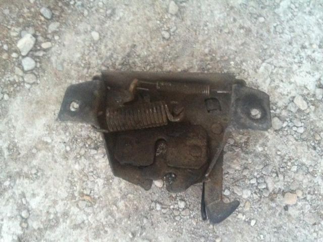 bontott MITSUBISHI PAJERO Motorháztető Zárszerkezet