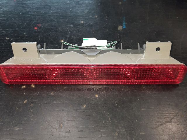 bontott MITSUBISHI PAJERO Pótféklámpa