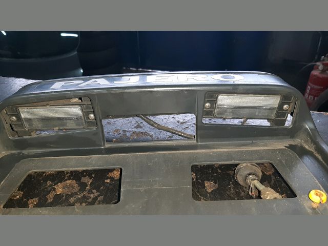 bontott MITSUBISHI PAJERO Rendszámtábla Tartó