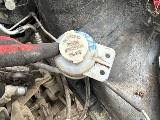 bontott MITSUBISHI PAJERO Szervóolaj Tartály