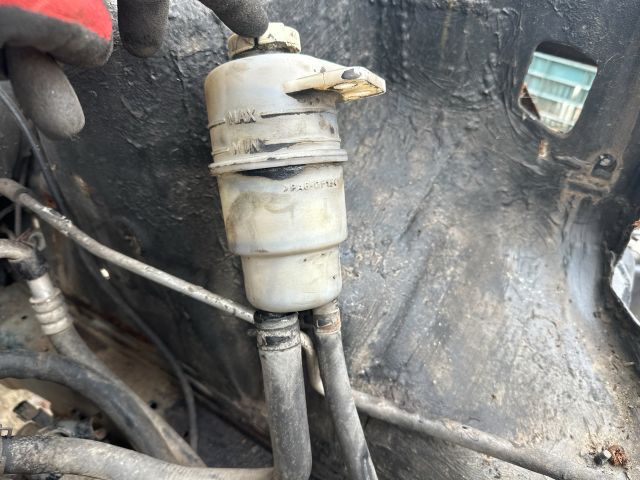 bontott MITSUBISHI PAJERO Szervóolaj Tartály