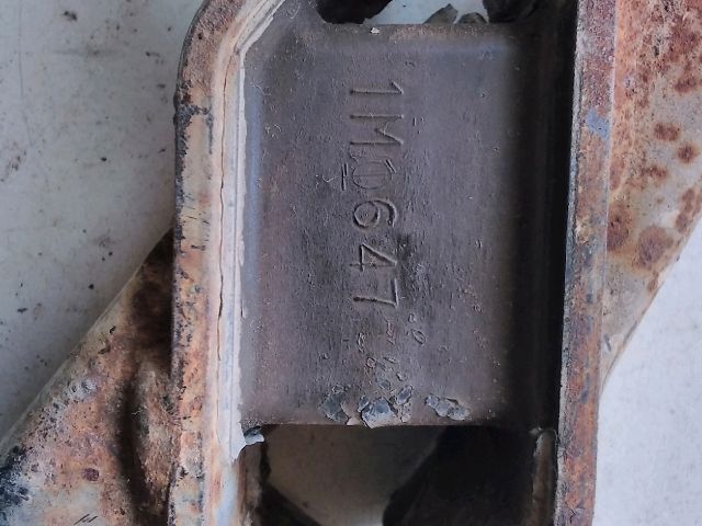 bontott MITSUBISHI PAJERO Tartó Bak