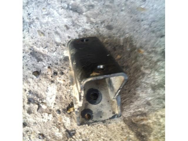 bontott MITSUBISHI PAJERO Tartó Bak