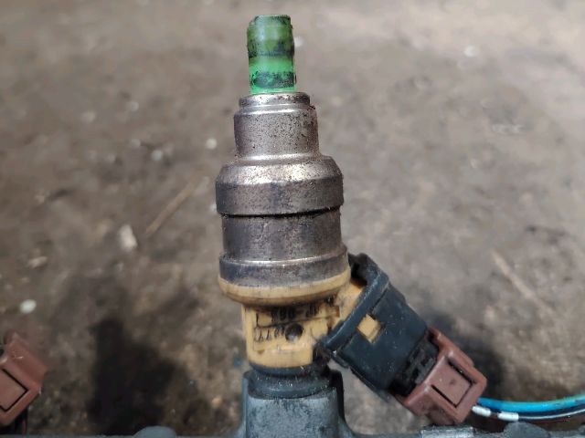 bontott MITSUBISHI SPACE RUNNER Porlasztó (1 db)