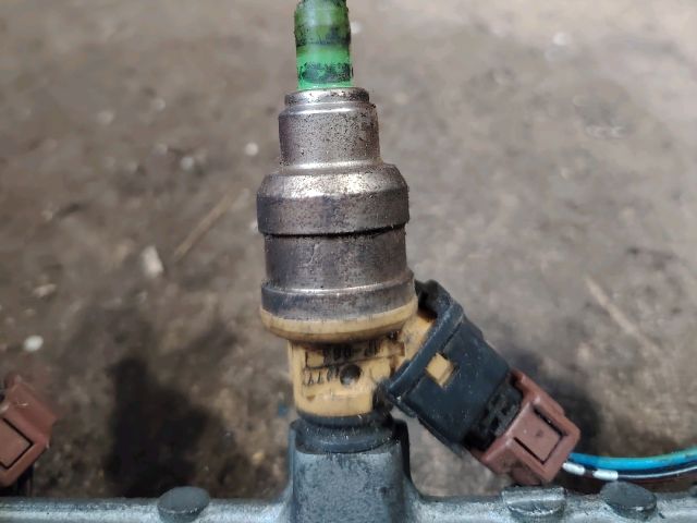 bontott MITSUBISHI SPACE RUNNER Porlasztó (1 db)