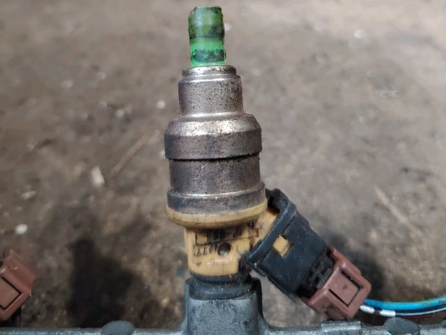 bontott MITSUBISHI SPACE RUNNER Porlasztó (1 db)