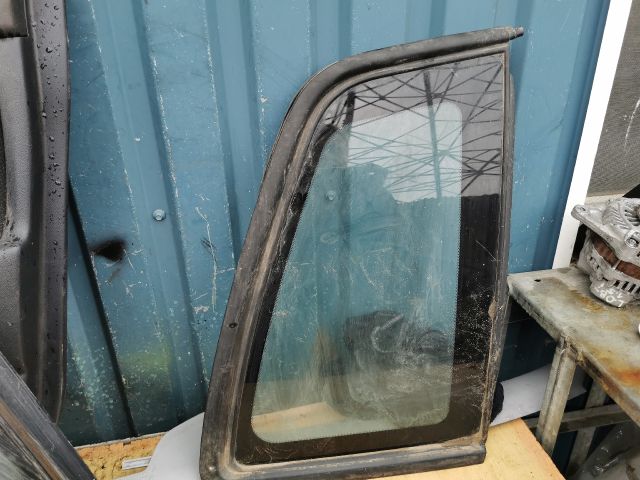 bontott MITSUBISHI SPACE RUNNER Jobb hátsó Fixüveg (Ajtóban)