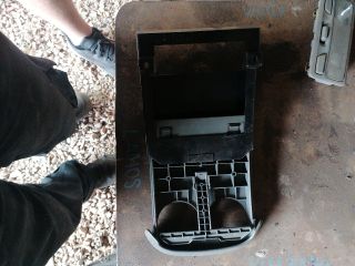 bontott MITSUBISHI SPACE RUNNER Pohártartó