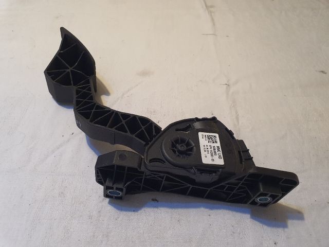 bontott MITSUBISHI SPACE STAR Gázpedál (Elektromos)