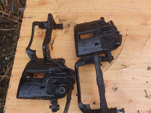 bontott MITSUBISHI SPACE STAR Jobb első Féknyereg Munkahengerrel