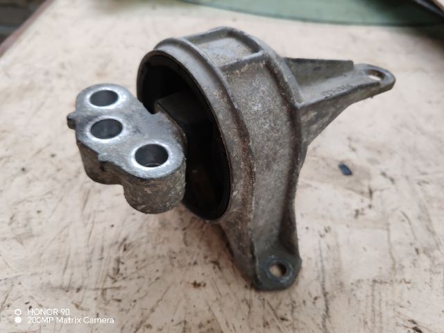 bontott MITSUBISHI SPACE STAR Motor Tartó Bak (Fém)