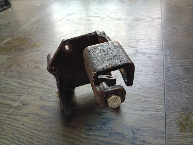 bontott MITSUBISHI SPACE STAR Szervó Tartó Bak (Magában)