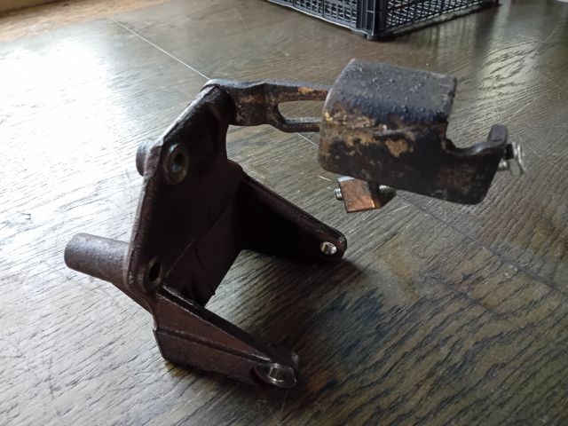 bontott MITSUBISHI SPACE STAR Szervó Tartó Bak (Magában)