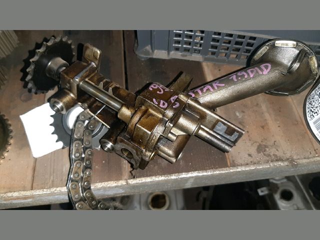 bontott MITSUBISHI SPACE STAR Olajszivattyú