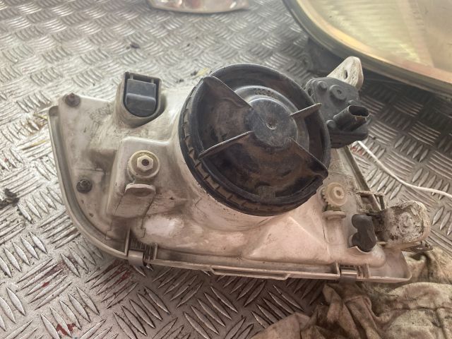 bontott MITSUBISHI SPACE STAR Bal Fényszóró