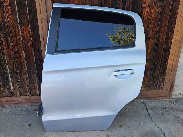 bontott MITSUBISHI SPACE STAR Bal hátsó Ajtó (Részeivel)