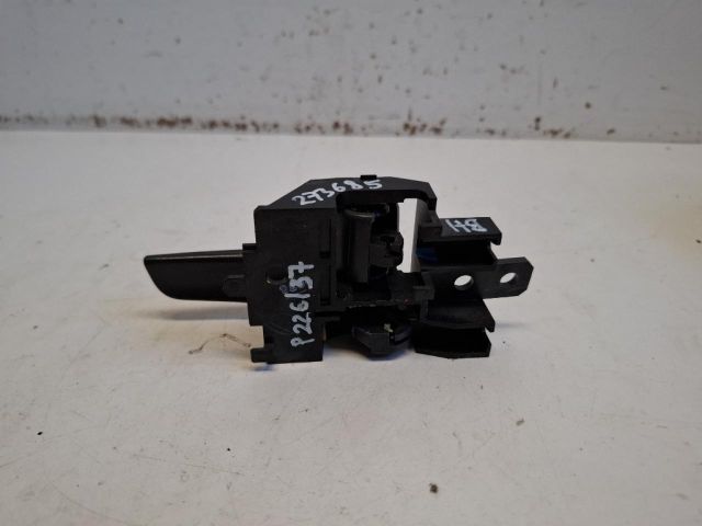 bontott MITSUBISHI SPACE STAR Bal hátsó Belső Kilincs