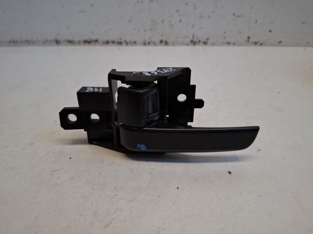 bontott MITSUBISHI SPACE STAR Bal hátsó Belső Kilincs