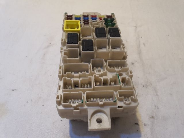 bontott MITSUBISHI SPACE STAR Biztosítéktábla Utastér