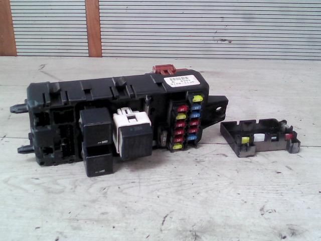 bontott MITSUBISHI SPACE STAR Biztosítéktábla Utastér