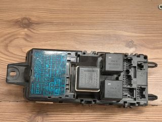 bontott MITSUBISHI SPACE STAR Biztosítéktábla Utastér